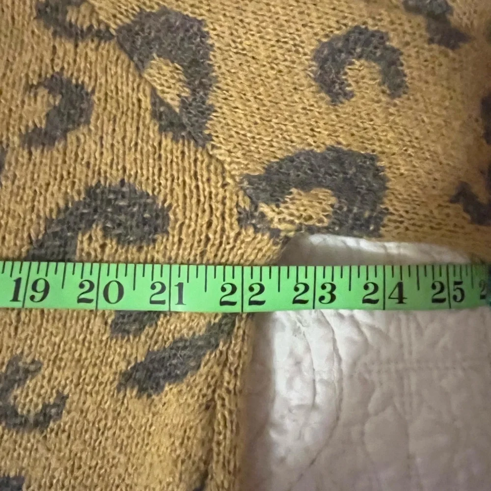 Easel Shawl Neck Sweater Gold Size
S Off the Shoulder Leopard Print
Cozy, medium - Picture 7 of 9